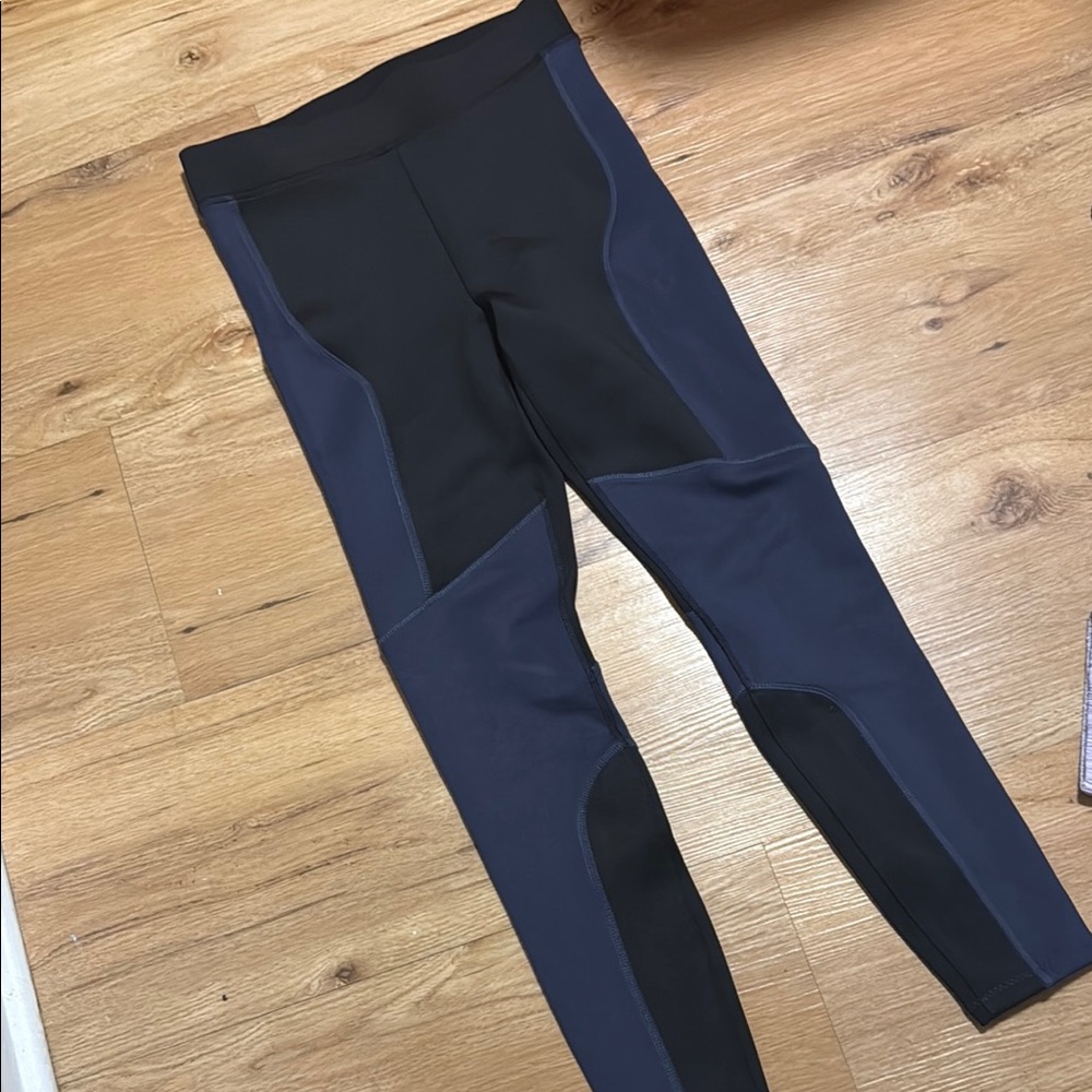 Fabletics Women’s size Medium Black and Gray Colorblock Leggings